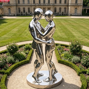 YOUFINE Romántico Paisaje al aire libre Instalación DE ARTE Escultura abstracta moderna de acero inoxidable de una estatua de pareja abrazada - Product Image 1