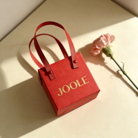 Boîte cadeau personnalisée en matériaux recyclés écologiques avec poignée rouge, emballage universel en feuille d'or pour les cadeaux de mariage, les biscuits, les fleurs