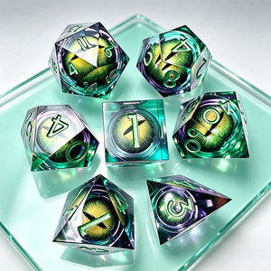 Juego de dados de 7 piezas con núcleo líquido de resina en degradado morado y verde, con borde afilado, ojo de dragón flotante y números verdes para D&D COC RPG - Product Image 3