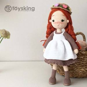 Adorable poupé<span class=keywords><strong>e</strong></span> au crochet inspiré<span class=keywords><strong>e</strong></span> d'<span class=keywords><strong>Anne</strong></span> Shirley, poupé<span class=keywords><strong>e</strong></span> de personnage tricoté<span class=keywords><strong>e</strong></span> à la main <span class=keywords><strong>avec</strong></span> une salopette pour la décoration de la chambre d'enfant et cadeau pour les fans - Product Image 4