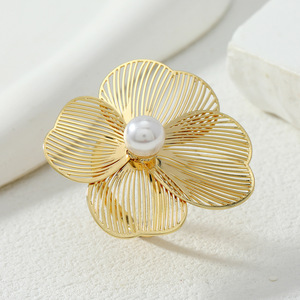 Conjunto de Collar y Aretes de Aleación Chapada en Oro con Flores de Perlas de Imitación, Joyería de Moda para Mujer, Amuleto, Decoración de Aniversario, Regalo - Product Image 4