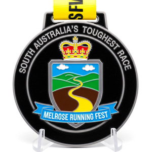 Medalla de finalista del Melrose Running Fest, forma redonda, con relieve de corona y <span class=keywords><strong>escudo</strong></span>, con cinta amarilla, para la carrera más dura de la Australia del Sur. - Product Image 1