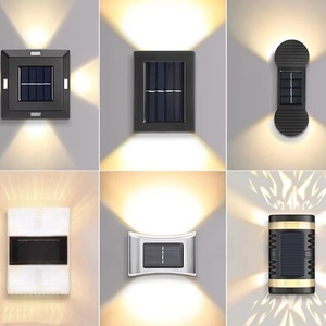 Lámpara de Pared Solar LED Impermeable con 2 Años de Garantía, Diseño Abstracto para Decoración de Jardín/Patio Exterior, Iluminación Superior/Inferior - Product Image 2