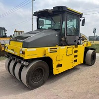 Rouleau pneumatique Dynapac CP275 stable avec poids réglable de 14 à 30 tonnes, adapté aux travaux de compactage des routes en asphalte