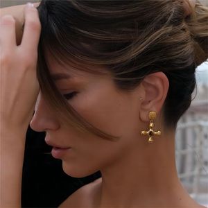 ต่างหูสไตล์ฝรั่งเศสย้อนยุค ทอง 18K สแตนเลส ประดับด้วยหินธรรมชาติ ชุดเครื่องประดับหรูหราสำหรับผู้หญิง สวมใส่ได้ทุกวัน - Product Image 3