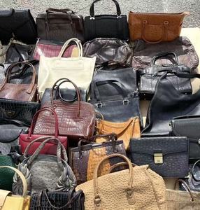 Vente en gros de sacs à main vintage de marque de créateur en excellent état sacs à bandoulière mode pour femmes d'occasion robe à perles à prix compétitif - Product Image 5