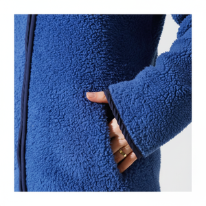 Cárdigan de felpa con cremallera y capucha acrílica informal de longitud corta con patrón de estampado índigo - Product Image 1