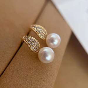 Boucles d'oreilles clous en perles d'eau douce AAAA de haute qualité 8 mm, design <span class=keywords><strong>talon</strong></span> <span class=keywords><strong>haut</strong></span>, hypoallergéniques, plaqué or, ensemble complet de bijoux - Product Image 5