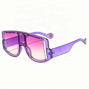 Vente flash - Lunettes de soleil tendance personnalisées avec logo, pour femmes et hommes, dégradé, UV400, grande monture, rivets, 2021 - Product Image 5