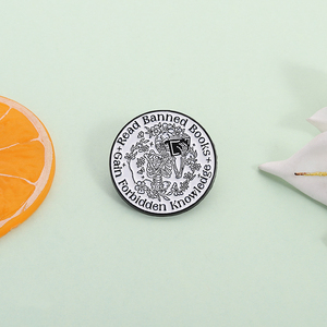 Bộ xương đọc sách bị cấm men Pin Punk Gothic sọ Quote Trâm đồ trang sức quà tặng cho những người yêu thích cuốn sách bán buôn - Product Image 2