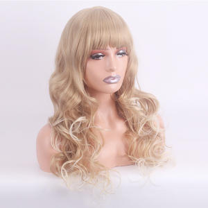 <span class=keywords><strong>Blonde</strong></span> Pruik Van Vrouwen Met Lang Krullend Haar. Trendy Kapsel Met Grote Golven. Fluffy Rose Net Pruik Hoofdband - Product Image 6