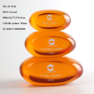 Ensemble de trois sphères en <span class=keywords><strong>cristal</strong></span> K9 couleur ambre, trophée personnalisé, cadeau d'anniversaire, décoration de table gravée personnalisée - Product Image 3