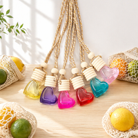 En gros, diffuseurs de parfum pour voiture en verre sérigraphié, flacons vides en forme de cœur colorés, pendentifs pour grille d'aération