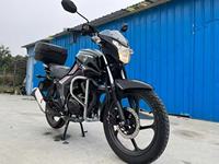 Moto de rue Haojue DKS 150CC, performances puissantes, marque OEM, vitesse maximale >80 km/h, système de sécurité CBS et esthétique jeune.