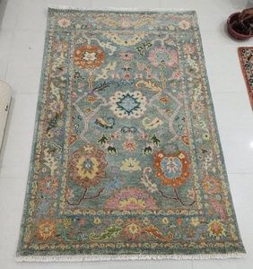 Tapis personnalisé en laine et acrylique ultra-doux, fait main, style anime, pour salon, chambre, espace de prière, studio - Product Image 2