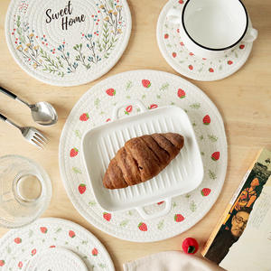 Mantel individual redondo con estampado de fresa, impermeable, aislante del calor, para uso en cocina y comedor - Product Image 1