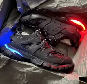 Zapatillas Deportivas con Luces LED, Zapatos Deportivos de Lujo con Diseño de Moda, Zapatos para Caminar con LED - Product Image 1