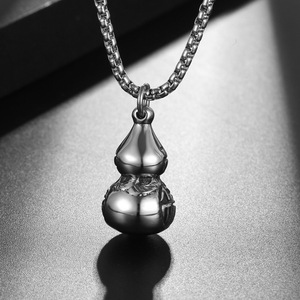 Collar con colgante de calabaza de estilo chino, amuleto de la suerte con característica Fu de acero inoxidable para hombres SP958 - Product Image 2