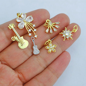 CZ8859 Mini Petit Plaqué Or 18k Zircon Cubique Micro Cz Pave Guitariste Guitare Rose Fleur Avec <span class=keywords><strong>Marquise</strong></span> Cz Feuille Charme Pendentif - Product Image 2