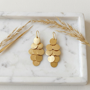Boucles d'oreilles pendantes multicouches en laiton massif plaqué or 18 carats, finition brossée, disque rond, style bohème, bijoux fantaisie pour femme, vente en gros - Product Image 5