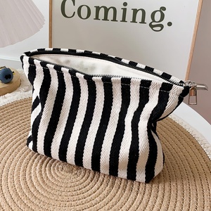 Sac à cosmétiques pliable en toile pour petites filles, avec poignée souple, grande capacité, fermeture éclair résistante à l'eau - Product Image 1