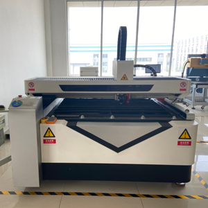 เครื่องตัดเลเซอร์ CO2/ไฟเบอร์แบบใช้ได้สองระบบ สำหรับแผ่นโลหะสแตนเลสขนาดเล็กและวัสดุอโลหะ 150W-3000W ระบบระบายความร้อนด้วยน้ำ Cypcut สำหรับไม้/ยาง H - Product Image 1