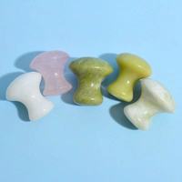Vert clair fait à la main belle GHM 100% Xiuyan vert Jade champignon pierres chaudes grattage outil de Massage pour les femmes maison Spa