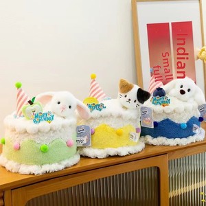 Nouvelle poupée en peluche créative en forme de gâteau d'anniversaire avec rembourrage en coton PP, design animalier, cadeau d'anniversaire unisexe, vente en gros - Product Image 1