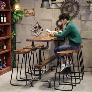 <span class=keywords><strong>Table</strong></span> longue en <span class=keywords><strong>bois</strong></span> massif de style industriel, <span class=keywords><strong>table</strong></span> de <span class=keywords><strong>bar</strong></span> commerciale pour café, salon de thé au lait, <span class=keywords><strong>table</strong></span> <span class=keywords><strong>haute</strong></span> contre le mur, chaises - Product Image 3