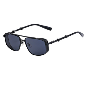 Nuevas Gafas de Sol Estilo Punk para Hombre, Marco Cuadrado Pequeño de Metal Negro, Protección UV400, Lentes de PC Clase 2 - Product Image 1