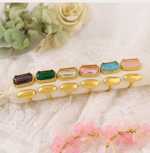 Anello YF8182 di Lusso Leggero con Zirconi, Apribile, Non Sbiadisce, Placcato Oro 18K, Impermeabile in Acciaio Inossidabile - Product Image 5