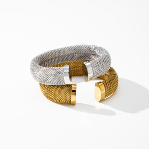YF3482 Bracciale Vintage Placcato Oro 18K in Acciaio Inossidabile, Stile Dubai, a Maglia Larga, Impermeabile, a Forma di C, Massiccio, da Donna - Product Image 1