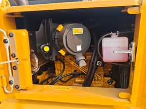 Escavatore Cingolato Compatto CAT305.5 da 5,5 Tonnellate per Uso Agricolo con Braccio Laterale a Basso Costo Operativo - Product Image 6