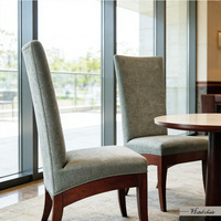 Chaise de salle à manger de style médiéval européen, chaise de luxe classique, chaise en cuir noble à dossier haut avec pieds en bois rouge
