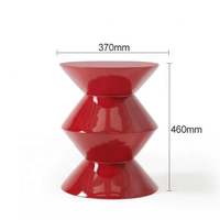 Table d'appoint ronde minimaliste italienne en fibre de verre, table d'appoint d'angle mini populaire pour petit appartement ou salon