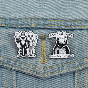 Soutien émotionnel Cryptid émail broche Bigfoot Alien broche revers Badge bijoux cadeau pour amis en gros - Product Image 1