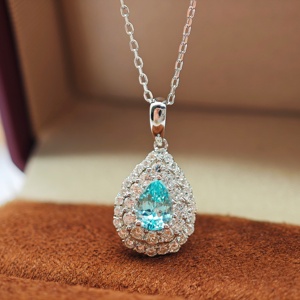Joyería UM, Colgante de Plata 925 Chapado en Oro de 18K con Gema Paraiba Cultivada en Laboratorio en Forma de Pera para Uso Diario, Graduación, Cadena no Incluida - Product Image 3