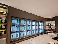 Vitrine Réfrigérée Verticale Personnalisée pour Viande, Grande Capacité, pour Supermarché et Boulangerie