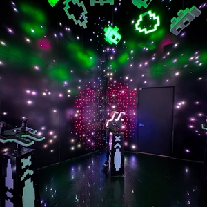 Jeux interactifs immersifs de tir en équipe multijoueur avec projection murale et plafond pour le développement d'équipe et la défisement en compétition - Product Image 5