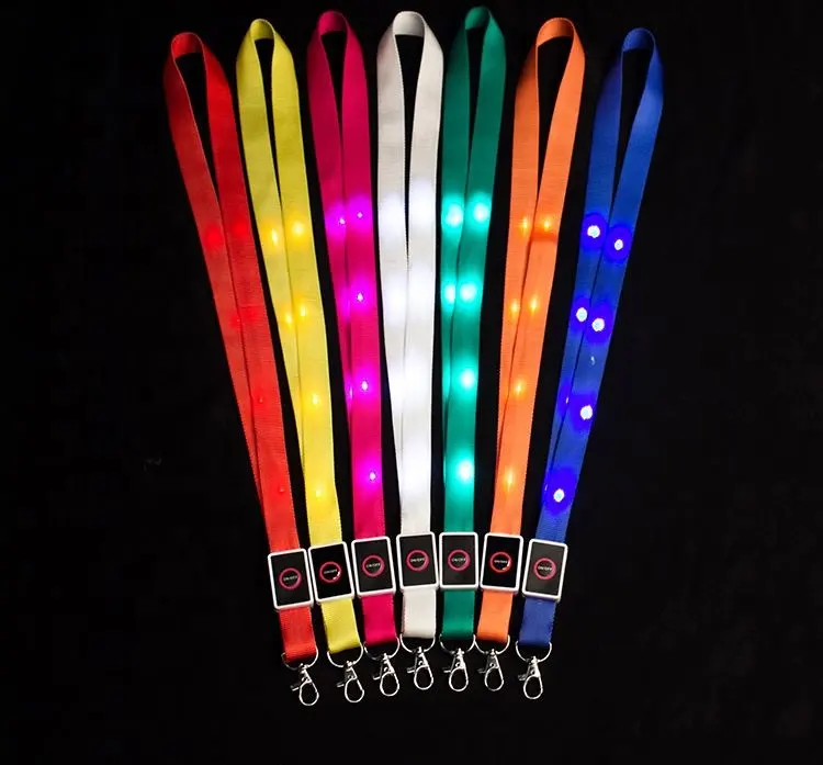 2022ผลิตภัณฑ์ใหม่ Lanyards ยาว Qvc สว่างขึ้นไนลอน LED กระพริบเชือกเส้นเล็กขายร้อน