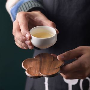 Support à tasses de thé Kung Fu au design moderne en noyer massif, sous-verre en bois, logo personnalisé, coussin créatif en forme de pétale, tapis isolant en liège résistant à la chaleur - Product Image 2