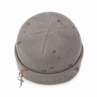 Bonnet personnalisé avec logo, vente en gros, usine, bonnet tricoté en acrylique, accessoires métalliques, style vintage pour femme, automne-hiver, usage quotidien en extérieur