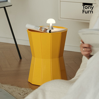 Tabouret bas en plastique de style nordique moderne pour salon, table basse créative simple avec plateau, table d'appoint pour petit appartement