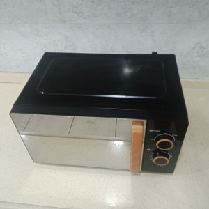 Four à <span class=keywords><strong>micro</strong></span>-ondes mécanique rétro 700W 5 niveaux de puissance Miroir en verre Fonction solo Poignée en bois 20L - Product Image 6
