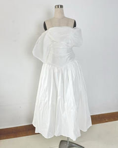 Robe de soirée d'été de créateur AELESEEN, robe de soirée en satin vert clair, sans bretelles, épaules dénudées, plissée, robe de bal mi-longue - Product Image 6