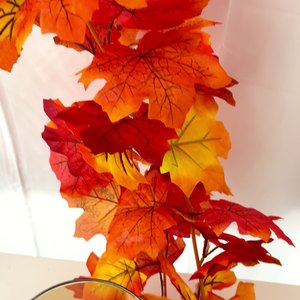 Fogli di acero artificiale spiedini per foglie di acero decorativi miste falsi realistica foglia d'autunno per la festa di Halloween - Product Image 6