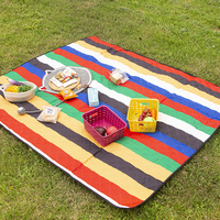 Tapis de pique-nique carré léger et imperméable toutes saisons en polyester, couverture de camping pliable épaisse et grande, facile à transporter