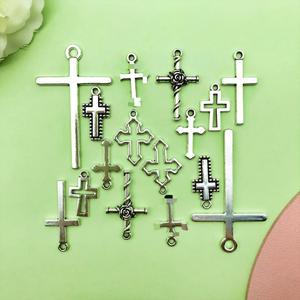 จี้รูปกางเขนแบบกลวงทำจากโลหะผสมเงินโบราณ สำหรับงาน DIY เครื่องประดับหลากหลายรูปทรง สไตล์วินเทจ ศิลปะย้อนยุค อุปกรณ์งานฝีมือ - Product Image 1