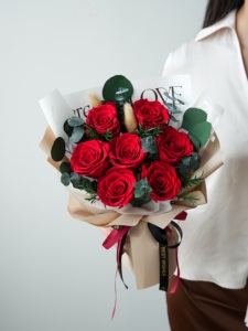 Bouquet de 7 roses rouges stabilisées personnalisables en gros – Cadeau de fleurs éternelles pour la Saint-Valentin, les mariages et les remises de diplômes - Product Image 6
