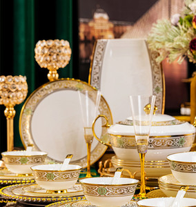Set di Stoviglie di Lusso in Porcellana Bone China con Decorazioni Dorate, Servizio da Tavola Reale in Ceramica, Set di Piatti Dorati - Product Image 2